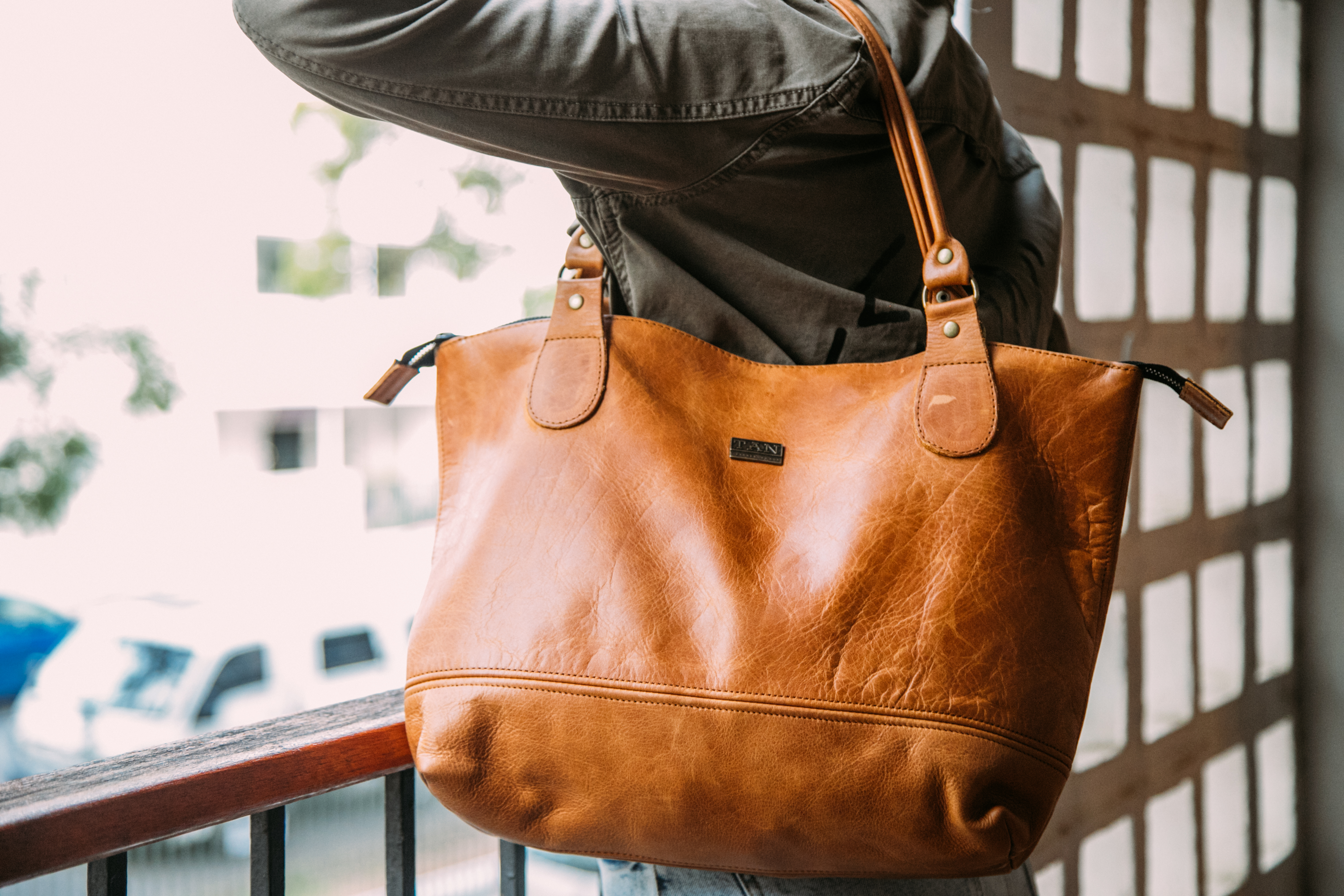 Daisy Leather Handbag - Toffee