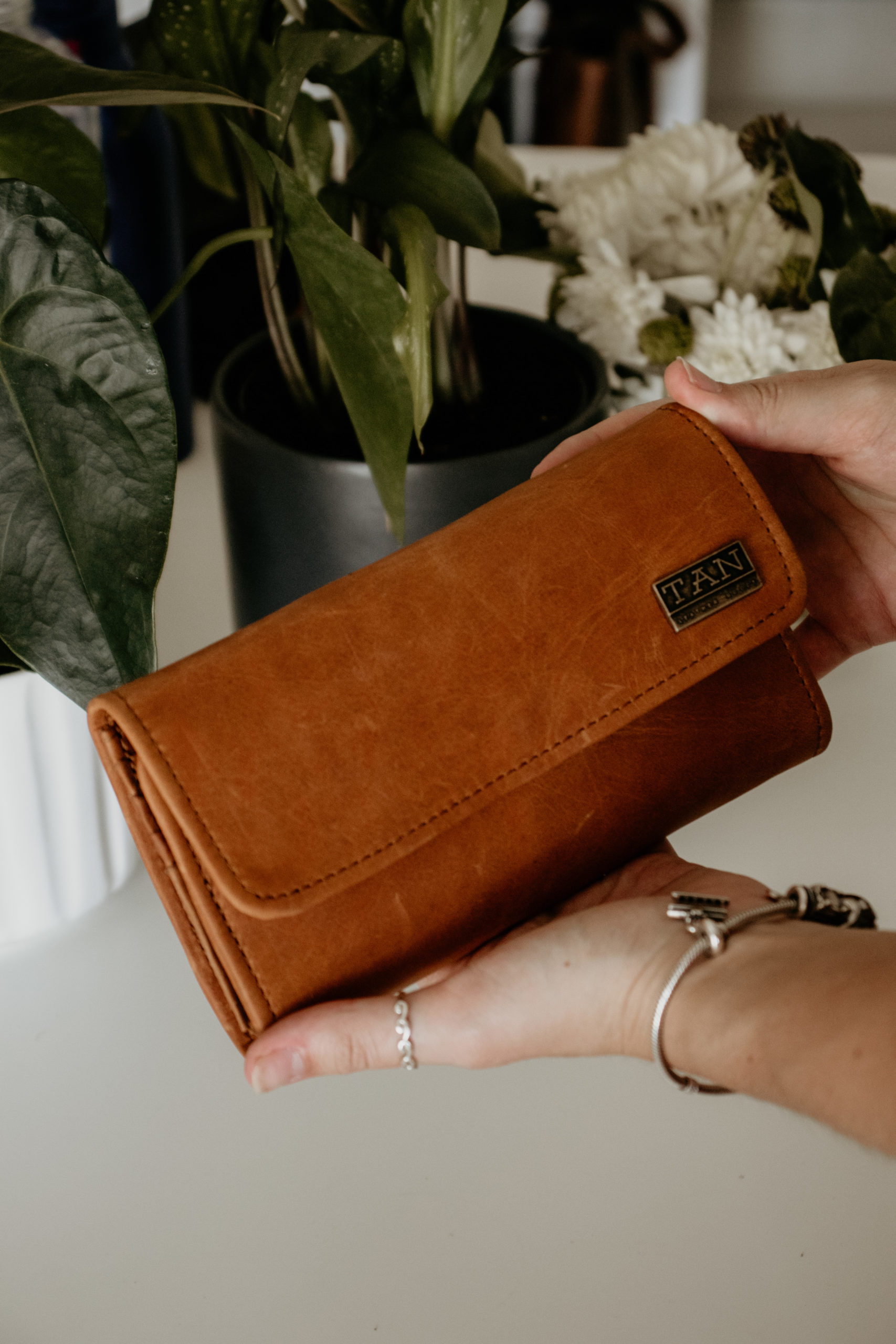 How to Start A Small Leather Bag Making Business 2023 ? - StartupYo